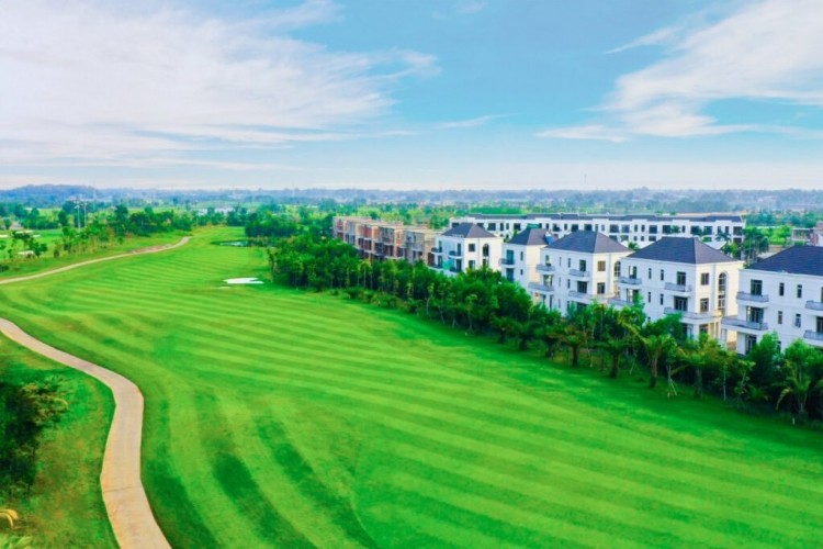 West Lakes Golf & Villas 